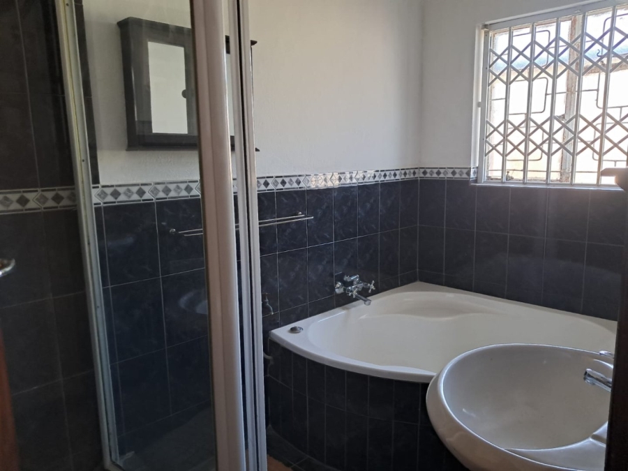 3 Bedroom Property for Sale in Heuwelkruin Eastern Cape